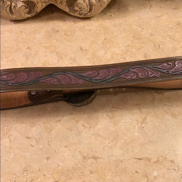 Gorgeous Beth Frank belt with flower accent buckle - Picture 3 of 8